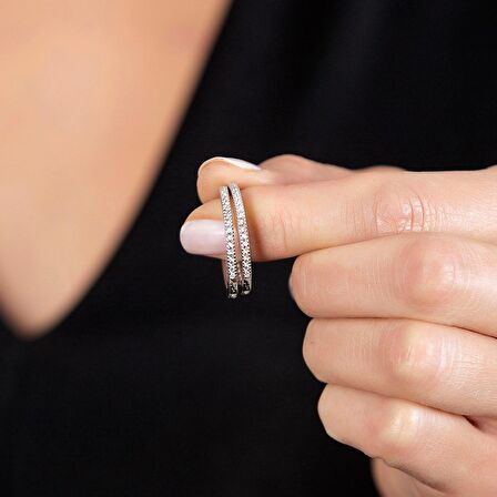 Starlight Diamond Tek Sıra Zirkon Taşlı Halka Tasarım 925 Ayar Gümüş Küpe