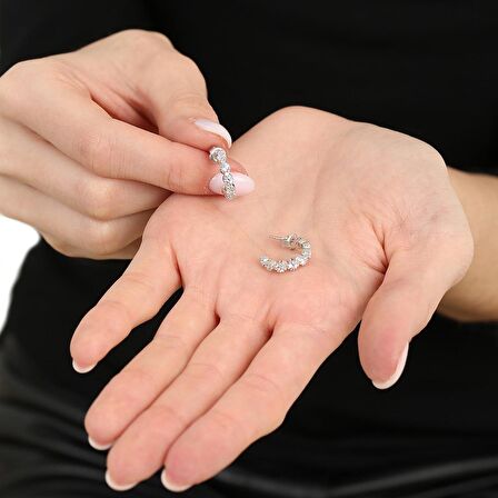 Sıralı Zirkon Taşlı Silver Renk Yarım Tur 925 Ayar Gümüş Kadın Küpe