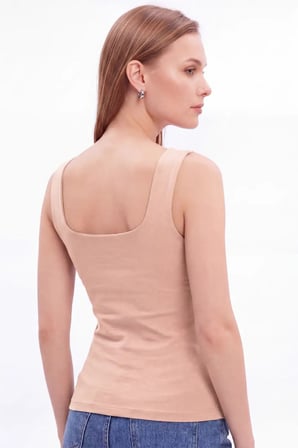 Delux Serisi Trend Esnek Moda Kalın Askılı Kare Yaka Çıkarılabilir Pedli Sütyenli Kadın Atlet