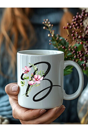 Çiçekli İtalik Harf Şeklinde Kişiye Özel 3 Boyutlu Tasarım Seramik Kupa Mug - Hediyelik