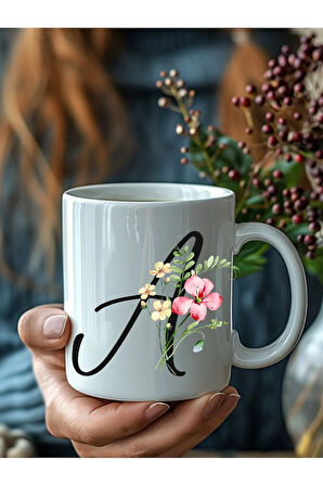 Çiçekli İtalik Harf Şeklinde Kişiye Özel 3 Boyutlu Tasarım Seramik Kupa Mug - Hediyelik