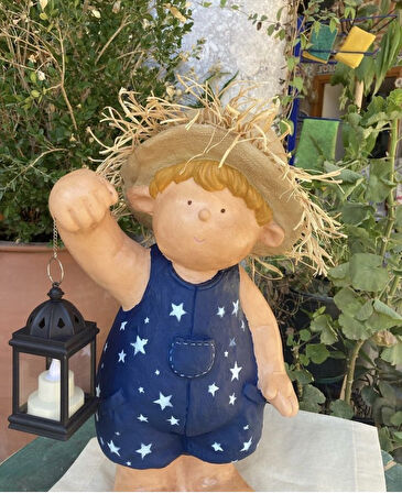 Tombik Fenerli Erkek Cocuk Bahçe