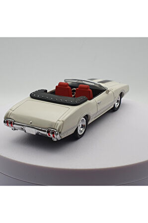 1:43 Ölçekli Lisanslı Metal Retro Amerikan Arabaları - 1970 Oldsmobile 4-4-2 W-30 - 10 CM
