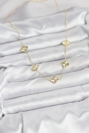 Pirinç Gold Renk Yonca Kadın Kolye