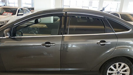 Ford Focus 2012+ Cam Rüzgarlığı