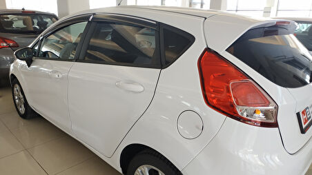 Ford Fiesta Cam Rüzgarlığı