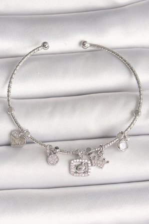 Pirinç Gümüş Renk Sallantı Zirkon Taşlı Ayıcık Figür Taç Detay Charm Kadın Bileklik - TJ-BB6907