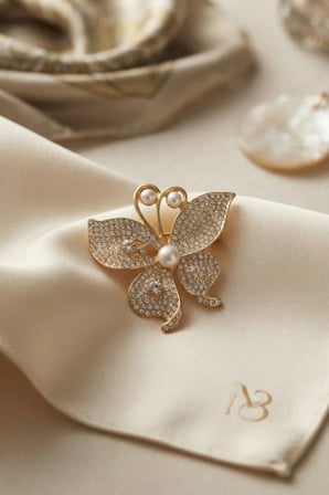 Zirkon Taşlı Gold Renk Kelebek Model Broş TJ-BR502