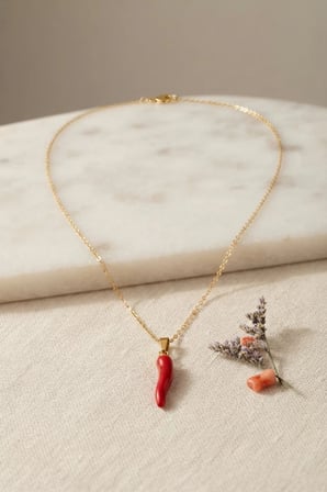 316L Çelik Gold Renk Zincir Kırmızı Kapya Biber Model Kadın Kolye TJ-BKO11240