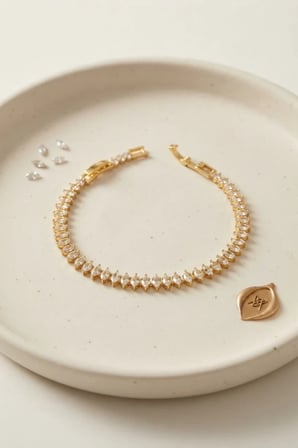 Pirinç Gold Renk Arpa Zirkon Taşlı Su Yolu Kadın Bileklik TJ-BB8897