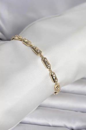 Pirinç Gold Renk Kutup Yıldızı İşleme Kadın Bileklik - TJ-BB8403