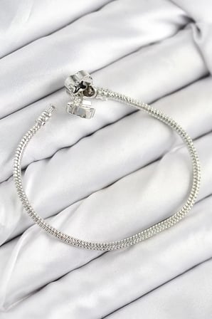 Pirinç Charm Zirkon Taşlı Yonca Model Gümüş Renk Kadın Bileklik - TJ-BB7800