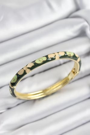 Mineli Pirinç Krem Ve Yeşil Çiçek Motifli Gold Renk Kadın Kelepçe - TJ-BB7400