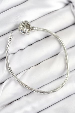 Pirinç Charm Zirkon Taşlı Kalp Model Gümüş Renk Kadın Bileklik - TJ-BB7803
