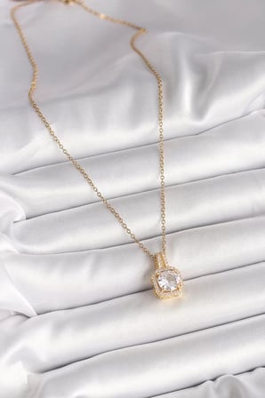 316L Çelik Gold Renk Zincir Zirkon Taşlı Kare Model Kadın Kolye - TJ-BKO9956