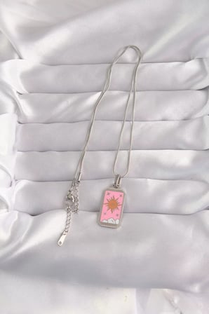 316L Çelik Gümüş Renk Pembe Mineli Güneş Model Tarot Kolye - TJ-BKO9043