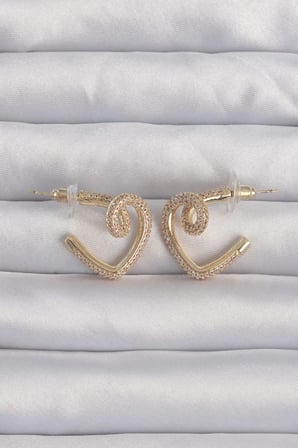 Pirinç Gold Renk Zirkon Taşlı Kıvrımlı Yarım Kalp Küpe - TJ-BKP9279