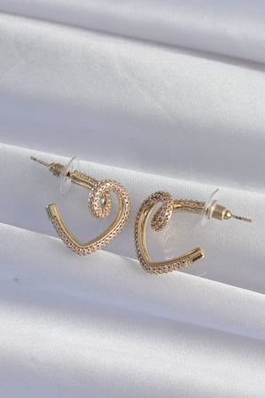 Pirinç Gold Renk Zirkon Taşlı Kıvrımlı Yarım Kalp Küpe - TJ-BKP9279