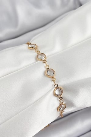 Pirinç Gold Renk Zirkon Taşlı Kadın Bileklik - TJ-BB7050