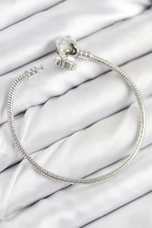 Pirinç Charm Zirkon Taşlı Yonca Model Gümüş Renk Kadın Bileklik - TJ-BB7799