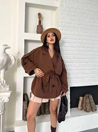 Kruvaze Yaka Düğmeli Kemerli Cepli Apoletli Kuşaklı Trençkot