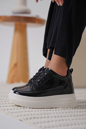 Alexis Premium Kadın Gizli Topuk Rugan Siyah Beyaz Spor Ayakkabı