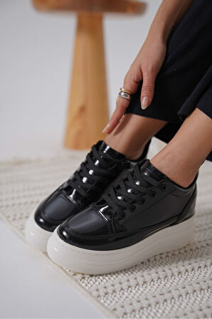 Alexis Premium Kadın Gizli Topuk Rugan Siyah Beyaz Spor Ayakkabı