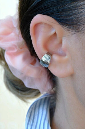 Bohem Bombeli Earcuff – Mat Geçişli Sıkıştırmalı Kıkırdak Küpesi | Rodyum Kaplama Çelik