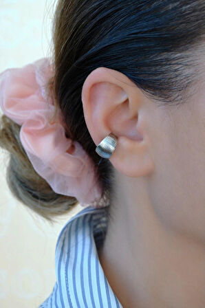 Bohem Bombeli Earcuff – Mat Geçişli Sıkıştırmalı Kıkırdak Küpesi | Rodyum Kaplama Çelik