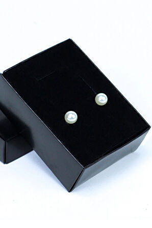 Kadınlar Gününe Özel Kartında Beyaz İnci Küpe