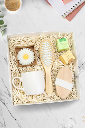 At Kılı Fırçası & 2'li Teashop Bitki Çayı & Ahşap Tarak & Beyaz Mat Kupa & Papatya Mum Hediye Seti