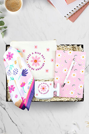 Pembe Papatya Defter & El Çantası & T Kupa & Beyaz Tükenmez Kalem & Beyaz Çiçekli Fular Hediye Seti