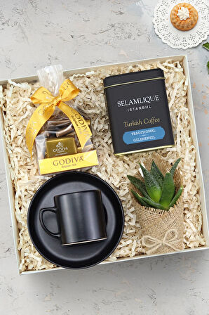Siyah Seramik Fincan & Canlı Çiçek & Türk Kahvesi & Godiva Napoliten Çikolata Hediye Seti