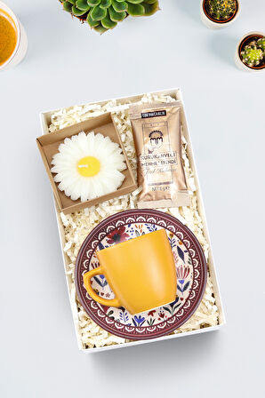 Turuncu Türk Kahvesi Fincanı & Kraft Kutulu Mum & Tek İçimlik Mehmet Efendi Türk Kahvesi Hediye Seti