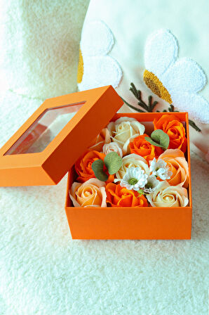 Turuncu Gül Kutusu & Turuncu Fincan & Turuncu Bubble Mum Hediye Seti