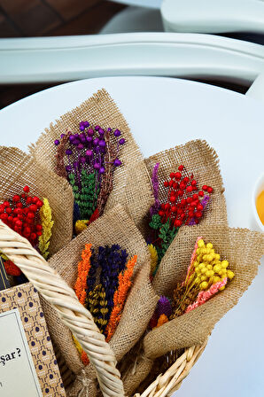 Pembe Çiçekli Kutusunda Fincan & Mum & Fular & Türk Kahvesi & Kurutulmuş Çiçek Buketi