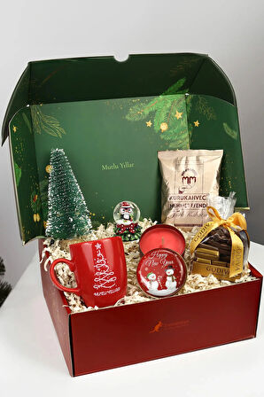 Yılbaşı Kutusunda Kupa & Çam Ağacı & Kar Küresi & Mum & Türk Kahvesi & Çikolata Hediye Seti