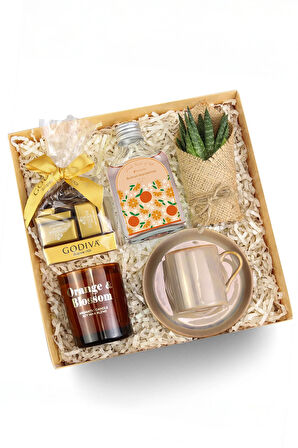Godiva Çikolata & Porselen Kahve Fincanı & Kolonya & Mum & Çiçek Hediye Seti