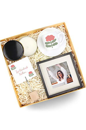 Metal Kutulu Mum & Paspartulu Çerçeve & Baskılı Fincan & Ahşap Not Tutucu Hediye Seti