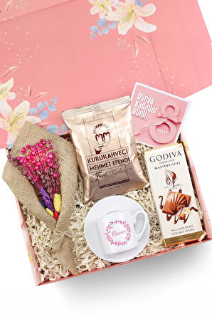 Pembe Çiçekli Kutusunda Çiçek Buketi & Mehmet Efendi Türk Kahvesi & Çikolata & Fincan Hediye Seti