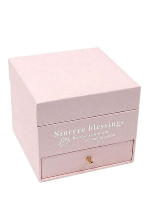 Pembe Gül Kutusu & Türk Kahvesi & Kadın Saati & Fincan & Melodi Çilek Draje Hediye Seti