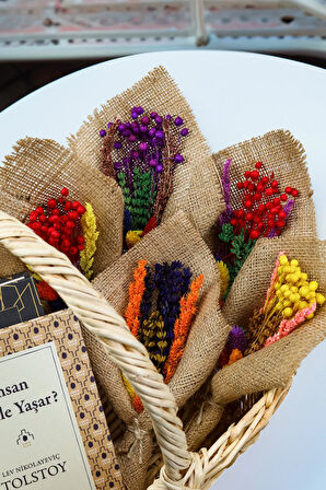 Buket Çiçek & Melodi Draje Çikolata & Ahşap Paspartu & Selamlıque & Turuncu Fincan Hediye Seti