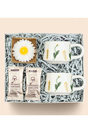 2 li %100 El Yapımı Kupa ve Tek İçimlik Türk Kahvesi & Papatya Mum Hediye Seti