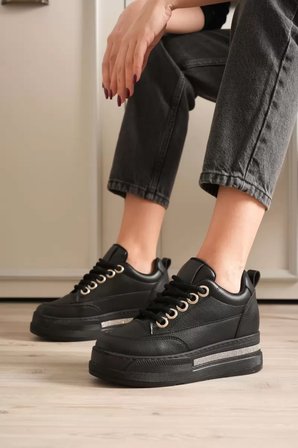 Kadın 8cm Boy Uzatan Gizli Topuklu Siyah Spor Ayakkabı TR04MS01D