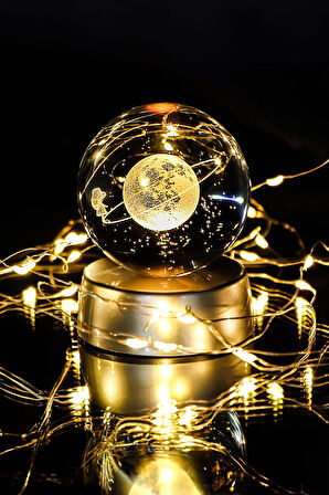 Beyaz Çerçeve & Dönen Uçlu Gold Renk Çiçek Kolye & Satürn Kız Işıklı Cam Küre Hediye Seti