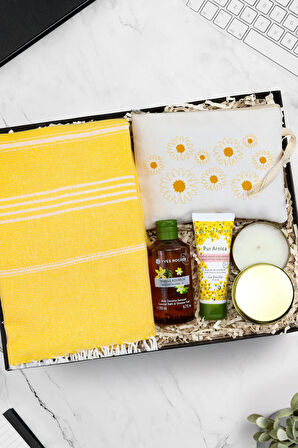 El Çantası & Peştemal & Vanilya Özlü Duş Jeli & El Ve Tırnak Bakım Kremi & Mum Hediye Seti