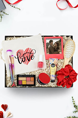 Çanta & Çerçeve & Ayna & Makyaj Fırçası & Far Paleti & Oje &Tarak & Toka & El Kremi Hediye Seti