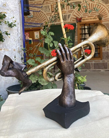 Trompet Çalan Eller Müzik Dekor Ürünü
