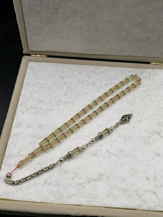 Özel Tasarım Alpaka Püsküllü Ateş Kehribar Bilek Boy Tespih – 4,5x7 mm – Açık Sarı