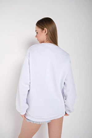 Kadın Beyaz Butterflies Inspire Baskılı Oversize Sweatshirt 000